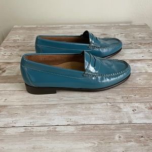 WEEJUNS G.H BASS & CO. LOAFERS SIZE 71/2 medium.